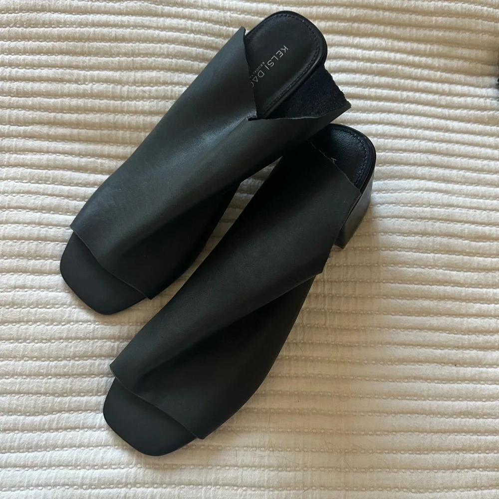 Kelsi Dagger Black Open-Toe with block heels - Picture 1 of 5